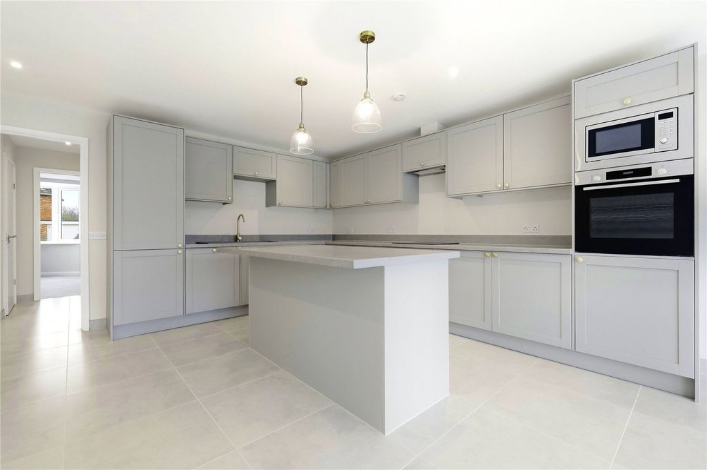 Property photo 2 of 12 Kitchen