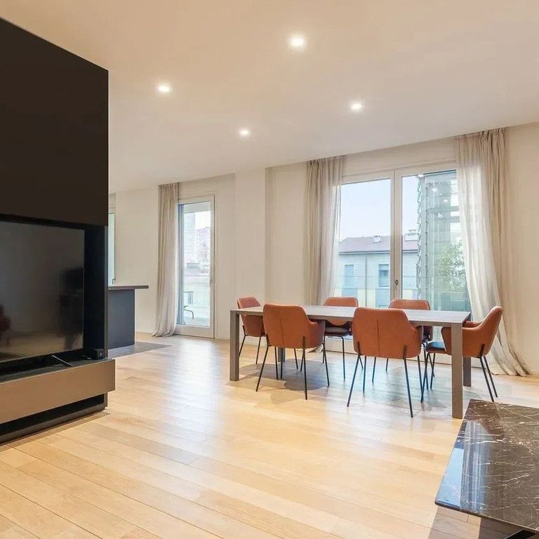 Property photo 1 of 12 Stylish Apartment In Milan, Lombardy