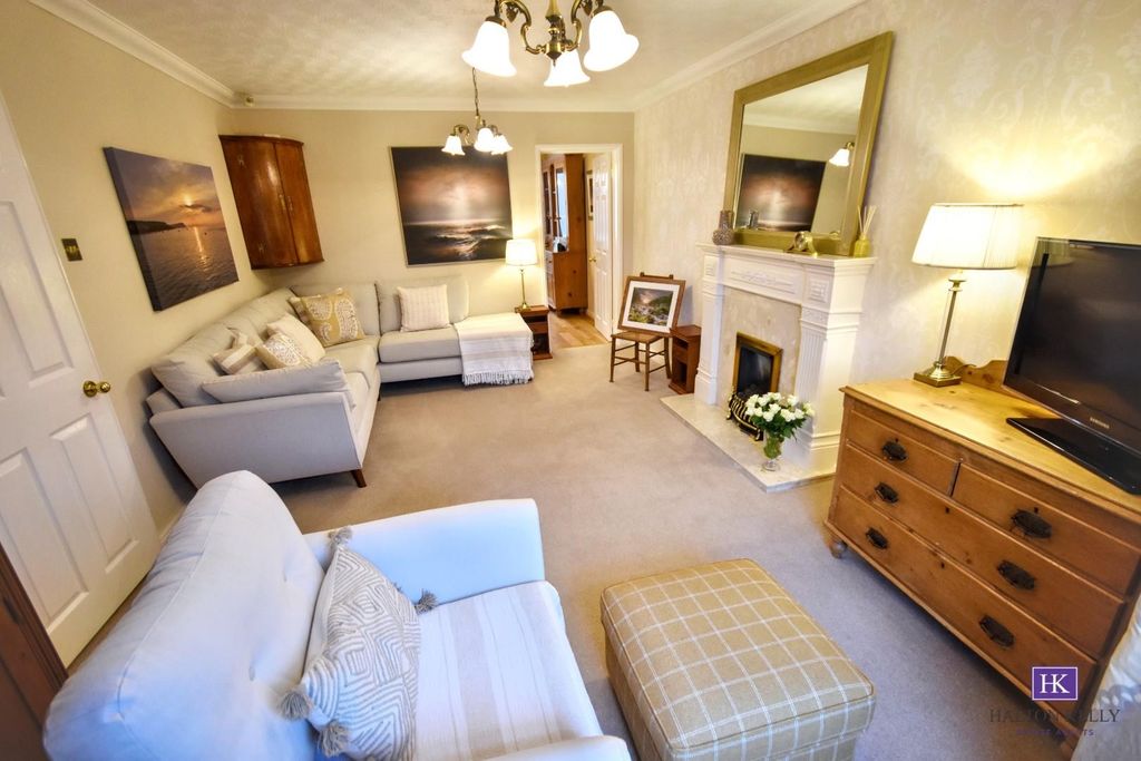 Property photo 2 of 25 Lounge