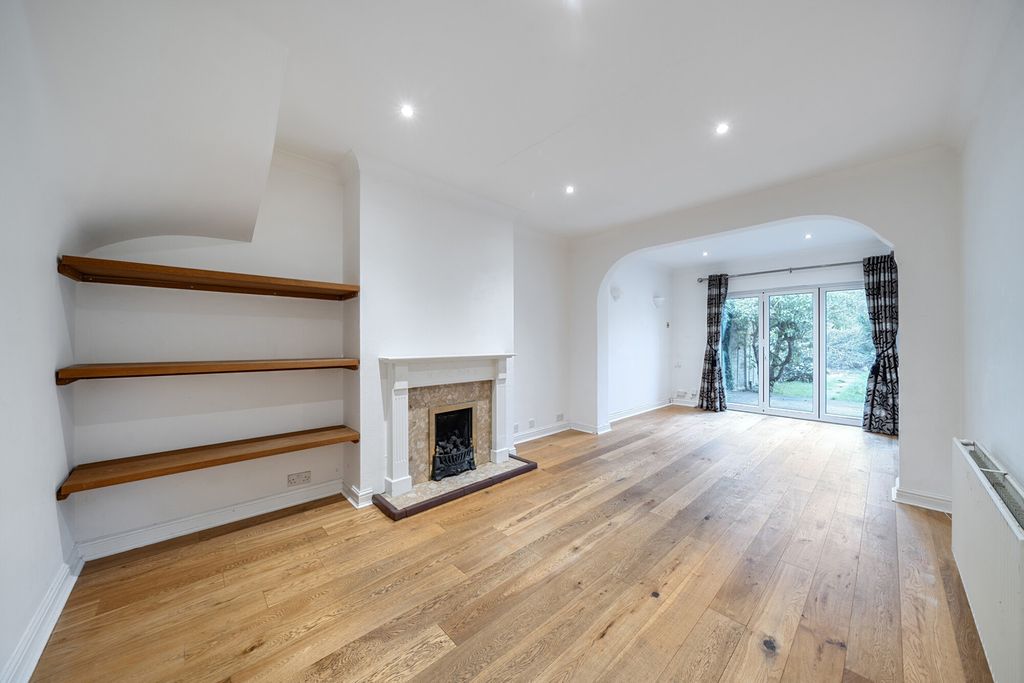 Property photo 2 of 21 1392893-14-694028...