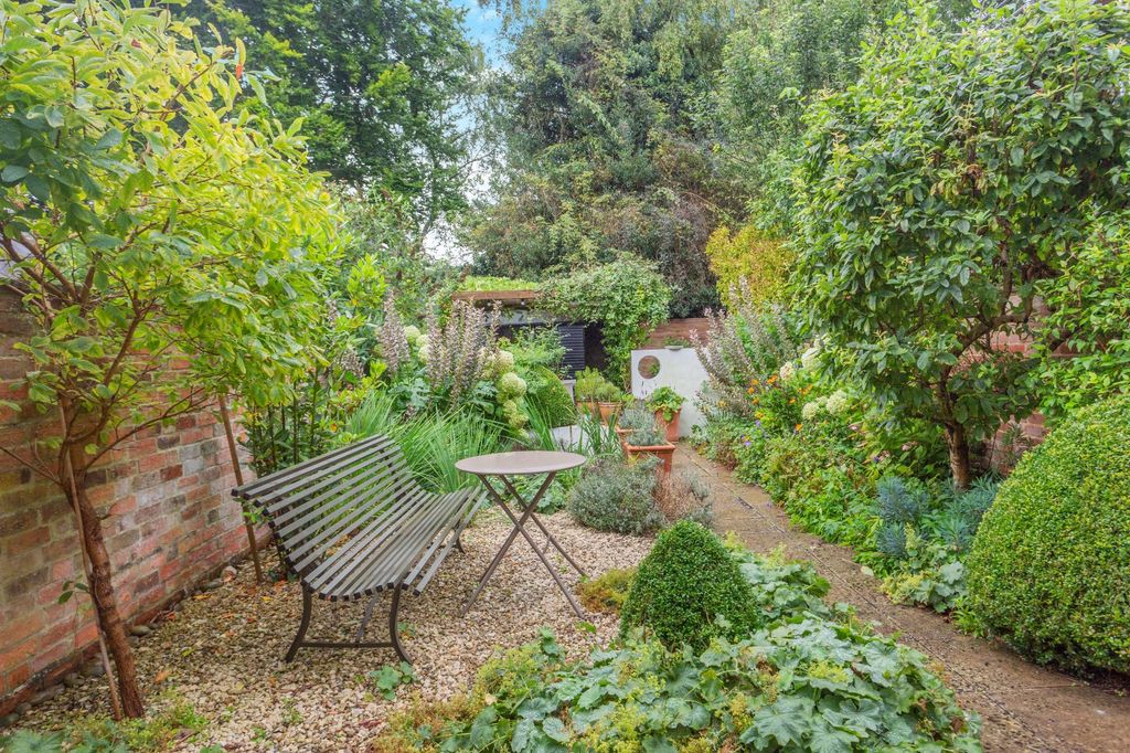 Property photo 2 of 25 Picture No. 10