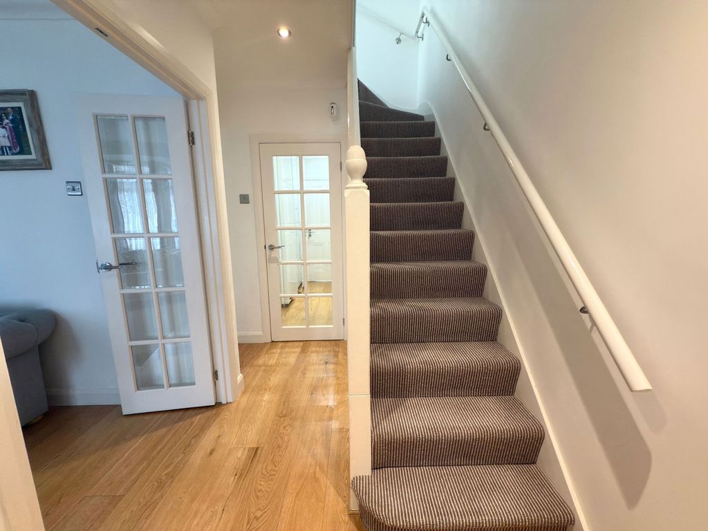 Property photo 2 of 21