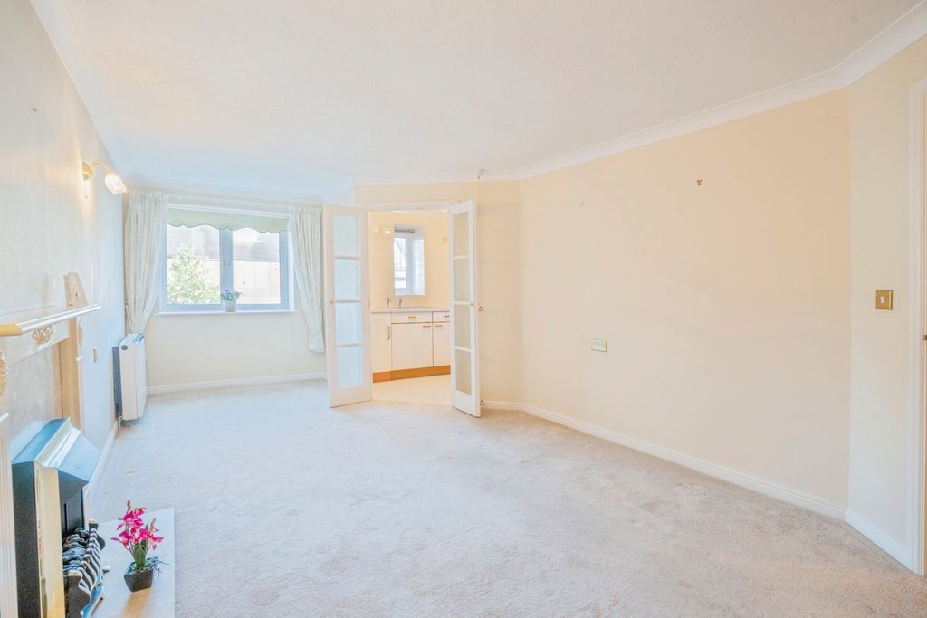 Property photo 2 of 11 Living Room