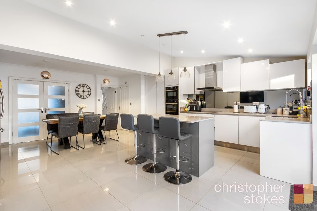 Property photo 2 of 19 3842656