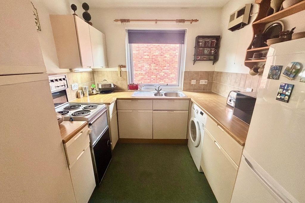 Property photo 2 of 5 Kitchen