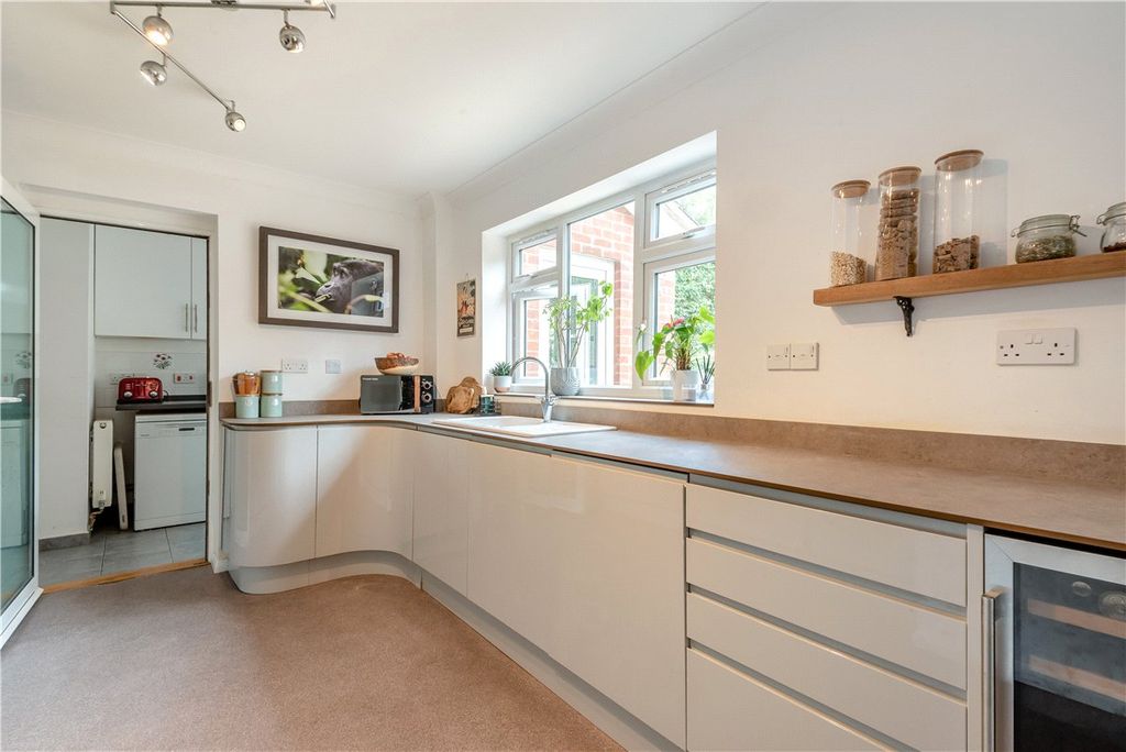Property photo 3 of 18 Kitchen