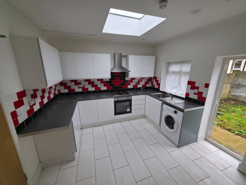 Property photo 3 of 27