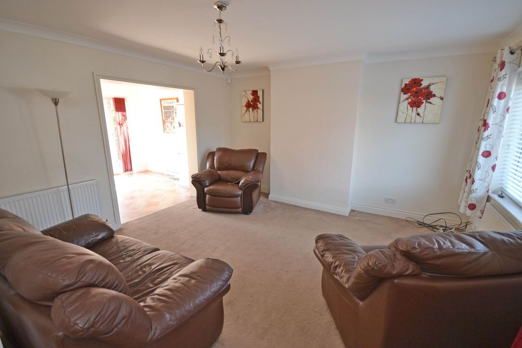 Property photo 3 of 9 Photo 5