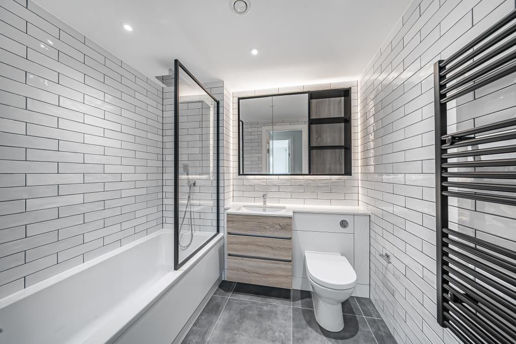 Property photo 2 of 10 Bathroom