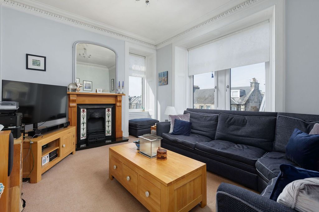 Property photo 3 of 33