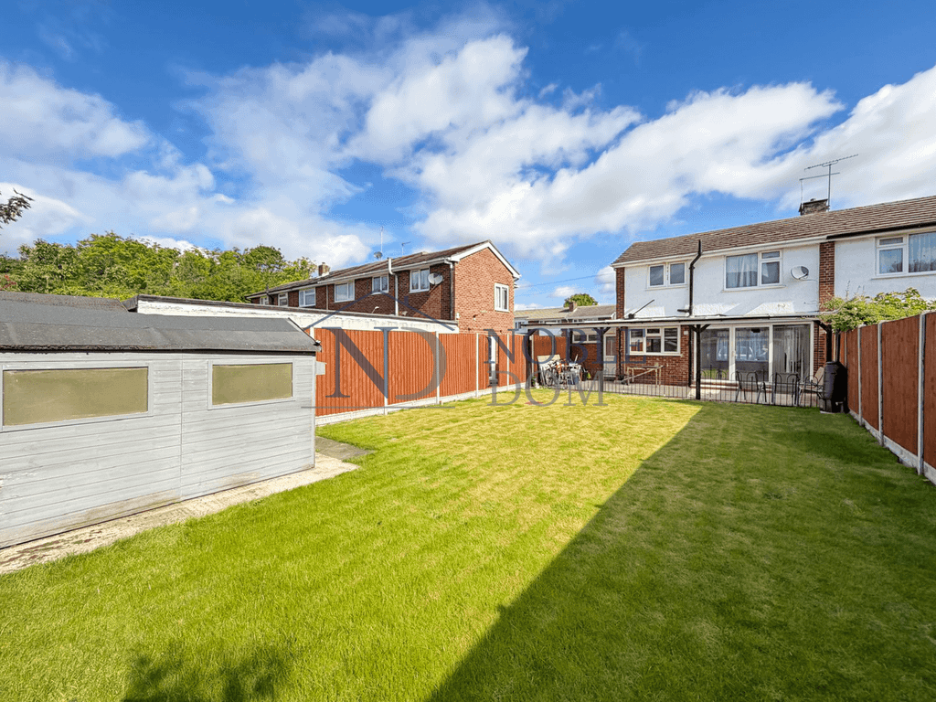 Property photo 1 of 10 Two-Bedroom Semi-Detached House In Lower Feltham.