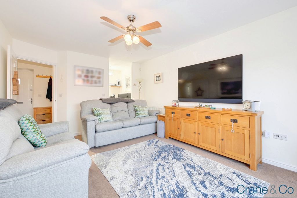 Property photo 2 of 25