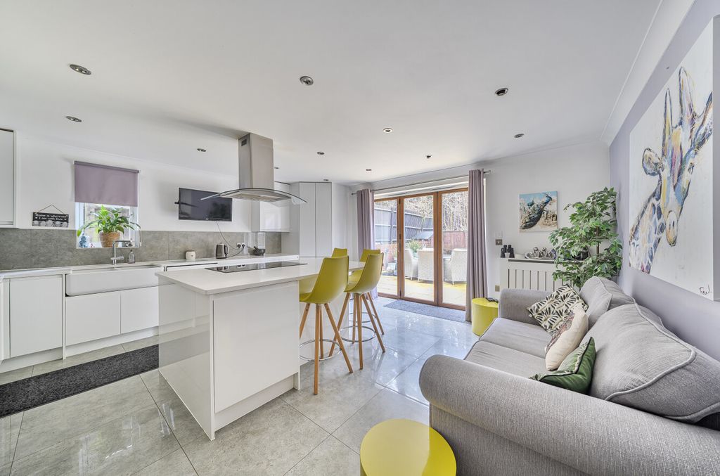 Property photo 2 of 18 1403488-12-69721B...