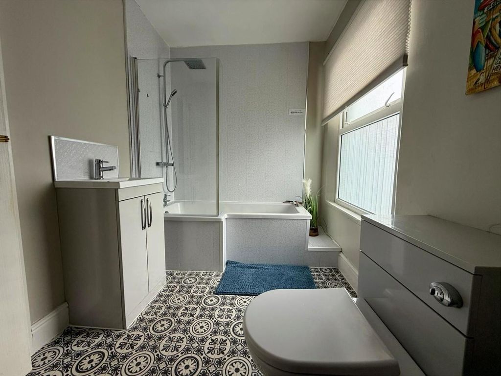 Property photo 3 of 22 25 Wake Street Bathroom.Jpg