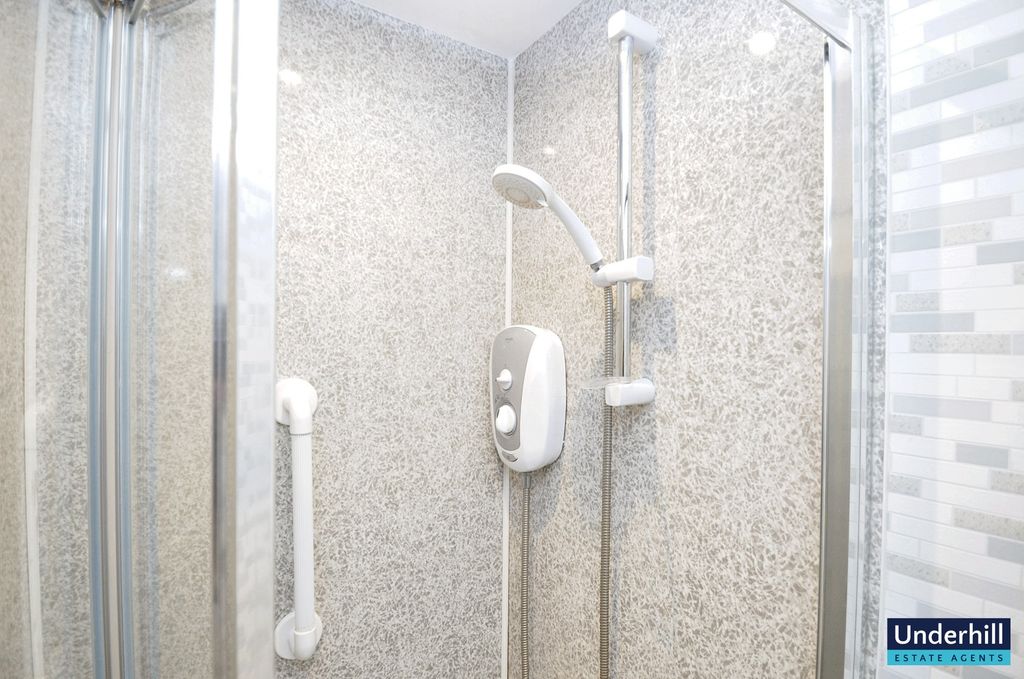 Property photo 3 of 8 Shower
