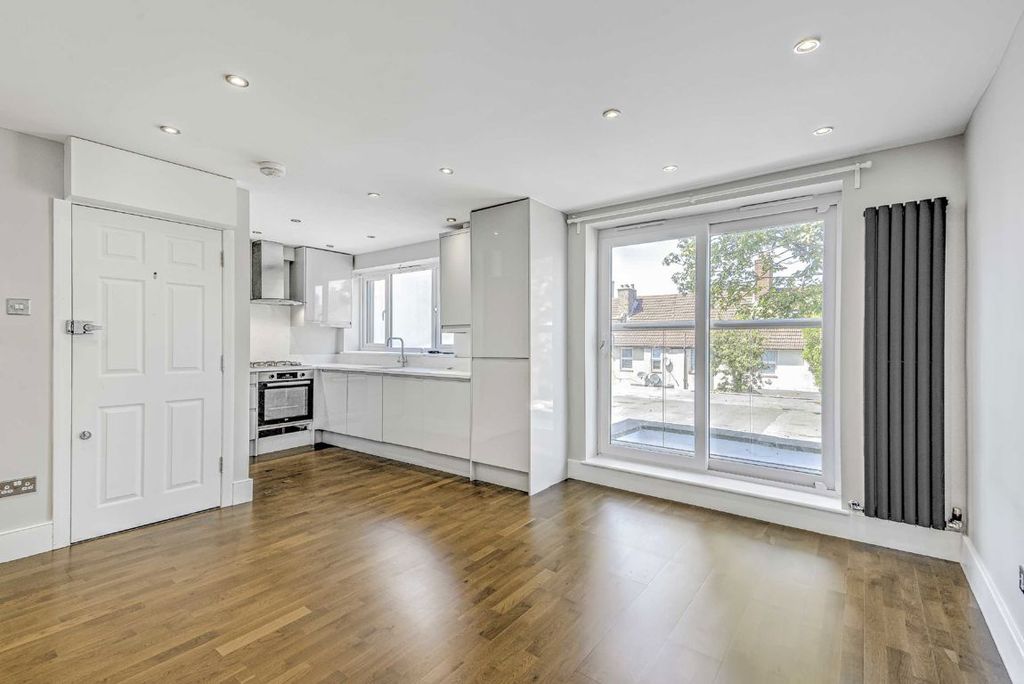 Property photo 2 of 7