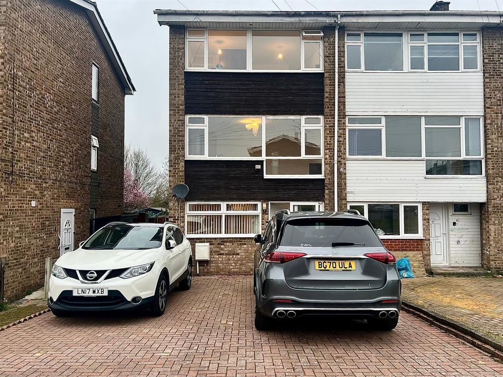 Property photo 3 of 17 Petworth Way 42 (24).Jpeg