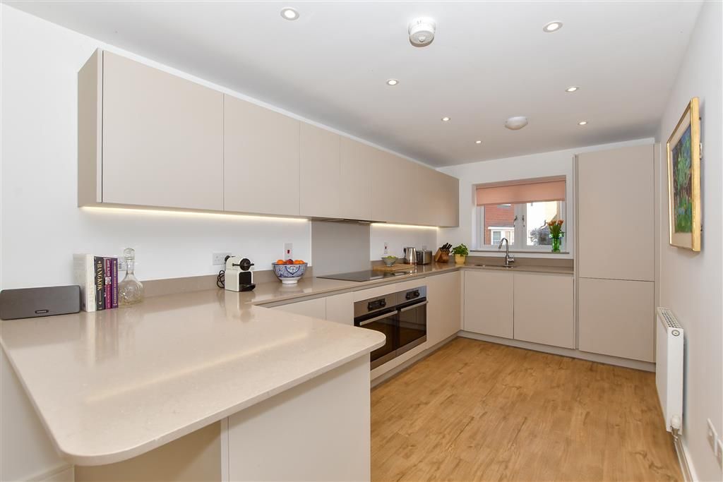 Property photo 3 of 15 Kitchen