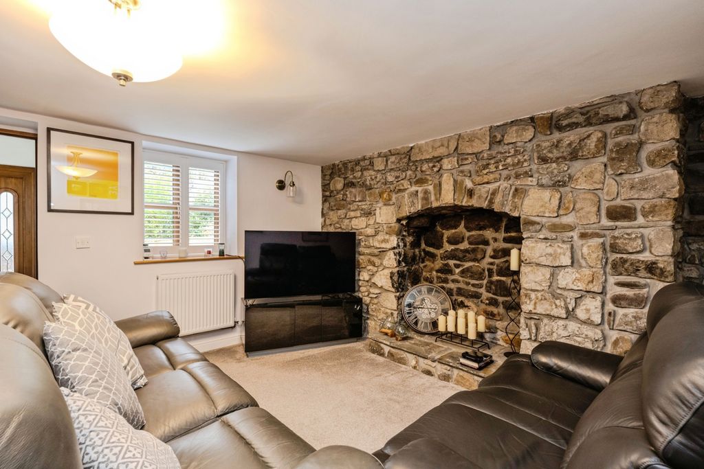 Property photo 3 of 16 Photo