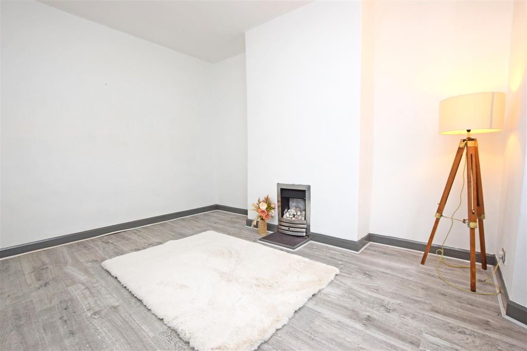 Property photo 2 of 15 Lounge.Jpg