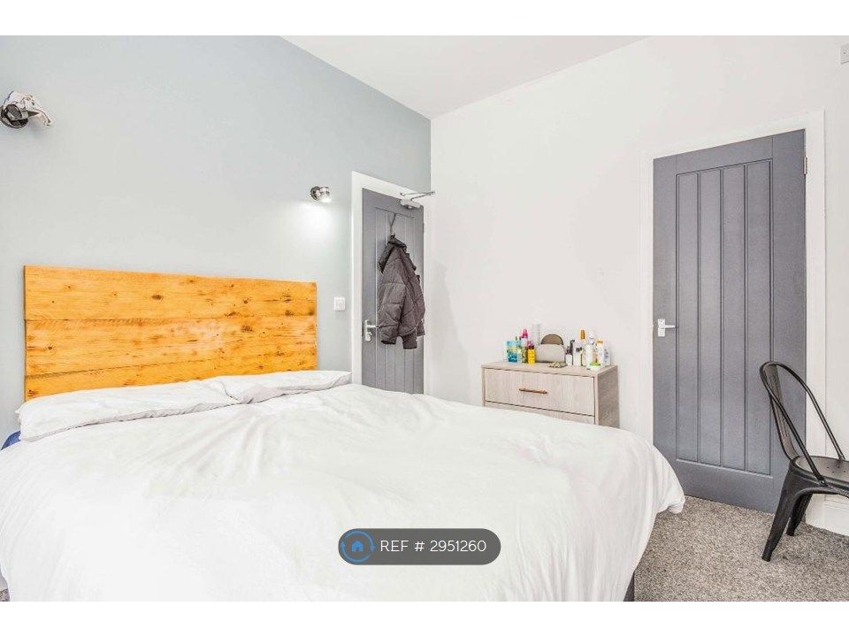 Property photo 1 of 11 Double Bright Room