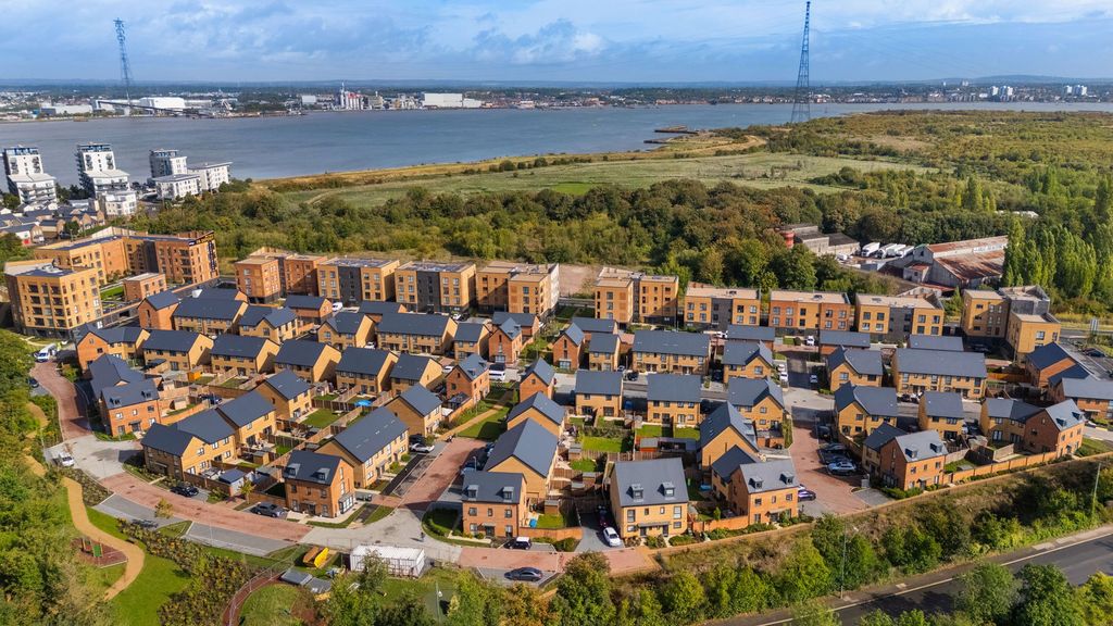 Property photo 3 of 23