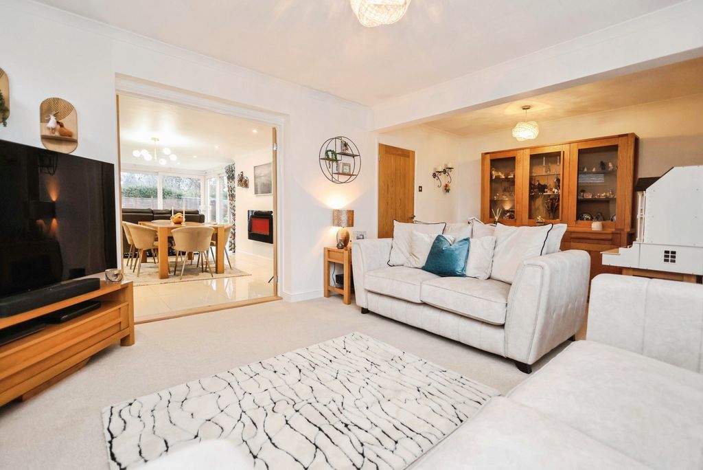 Property photo 2 of 20 Lounge