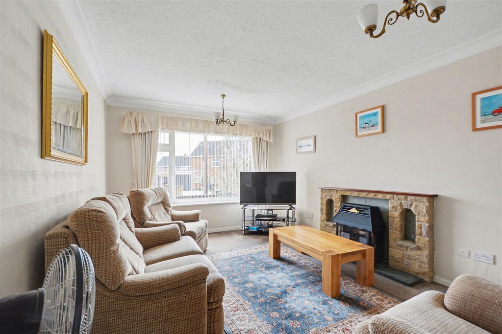 Property photo 2 of 16 Lounge_1.Jpeg