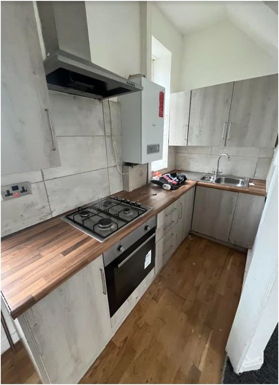 Property photo 3 of 7 Kitchen