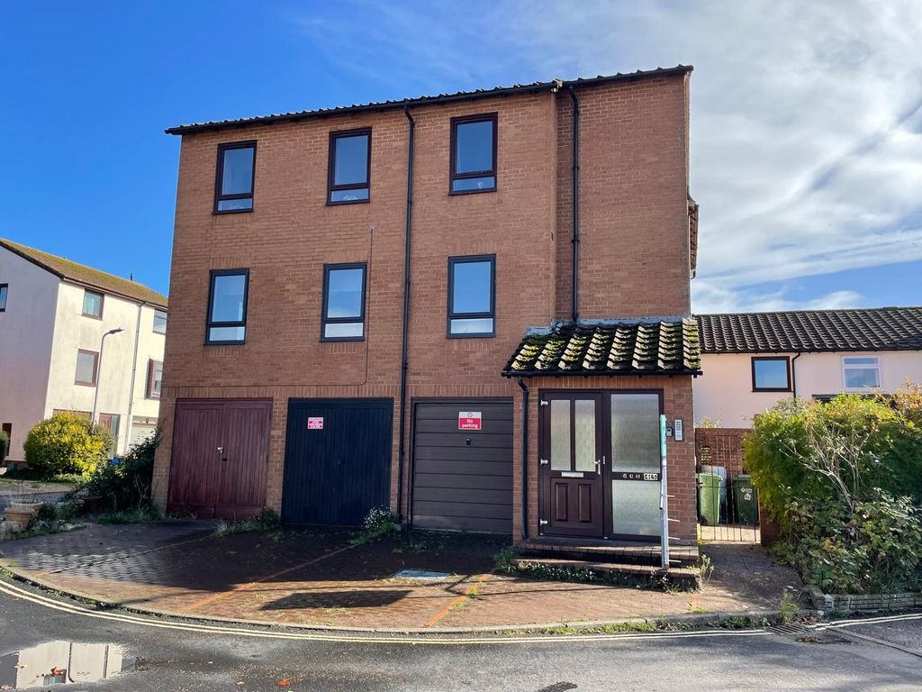 Property photo 2 of 19 Front 3