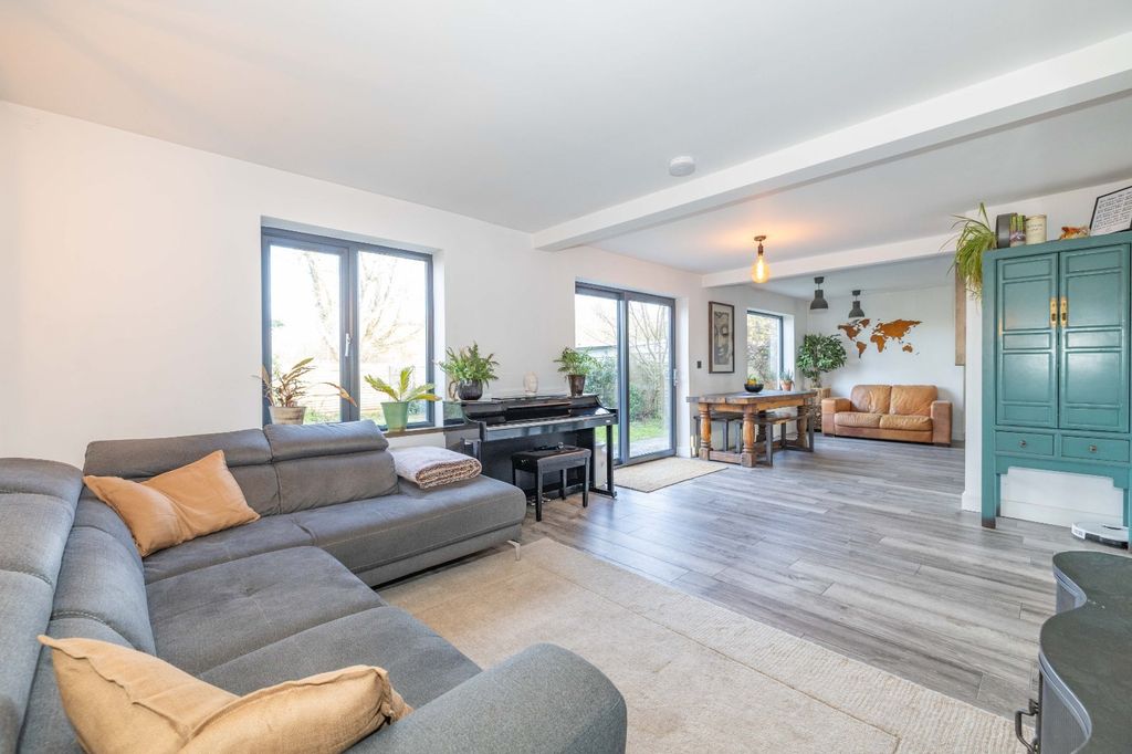 Property photo 3 of 19 Picture 3