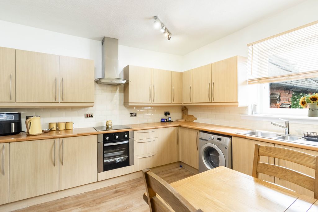Property photo 3 of 29 Kitchen