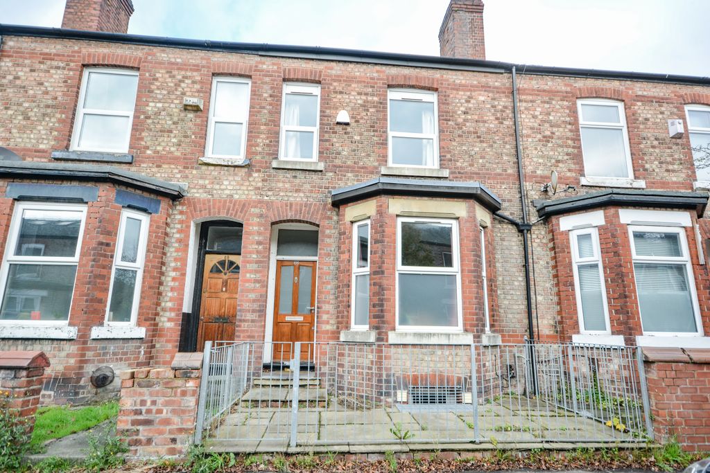 Property photo 1 of 13 5 Bedroom House Share Manchester M30