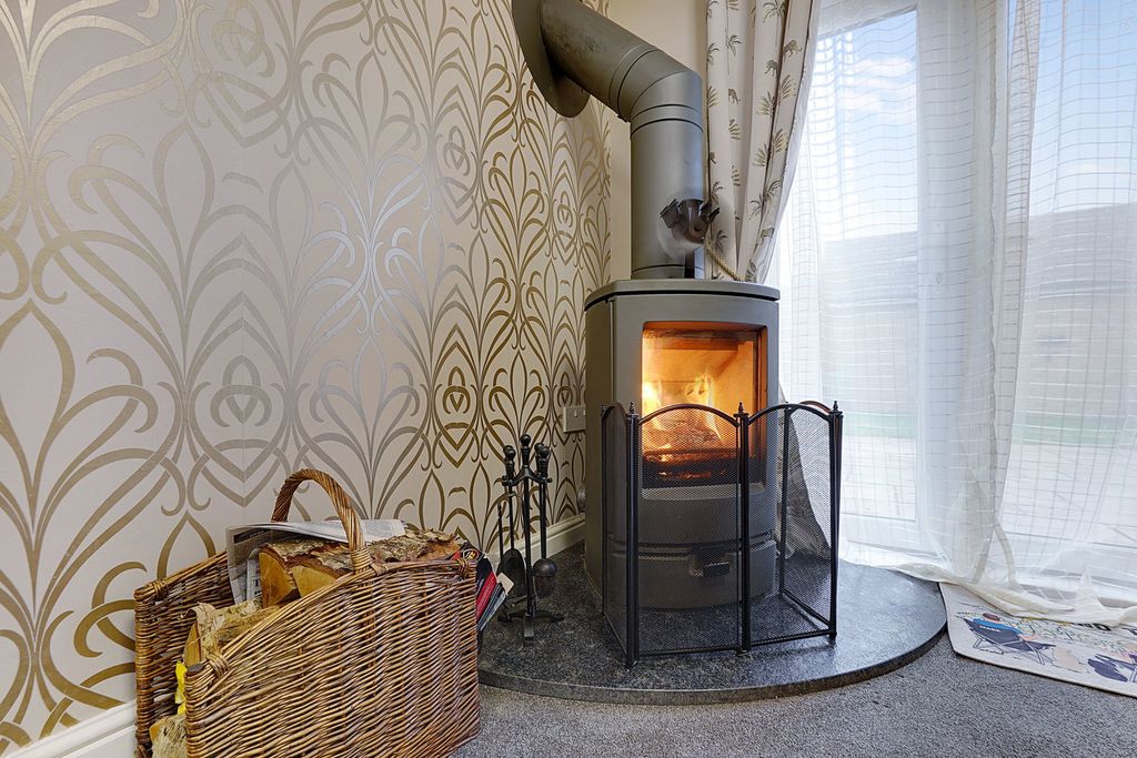 Property photo 2 of 21