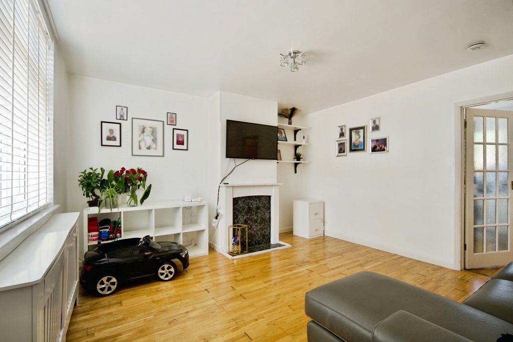 Property photo 2 of 24 Pbox-Img.Jpg