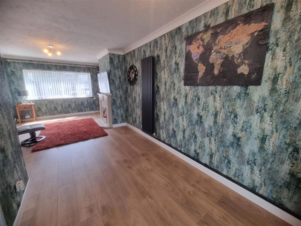 Property photo 3 of 16 22752.Jpg