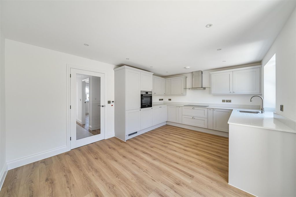 Property photo 3 of 18 1309545-12-68543Bca9Ffcb.Jpg