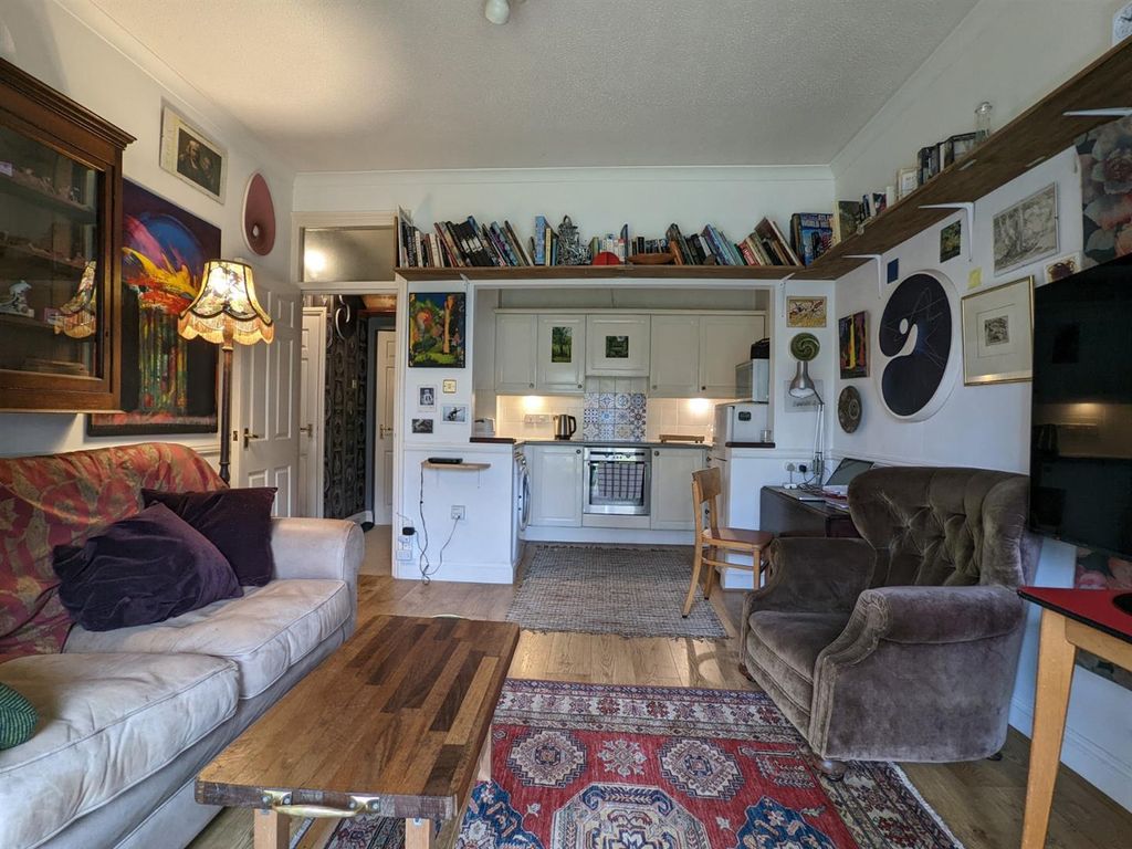 Property photo 3 of 9