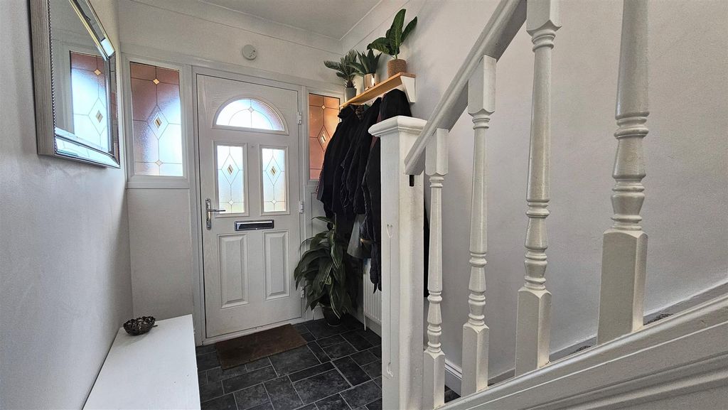 Property photo 2 of 19 Entrance