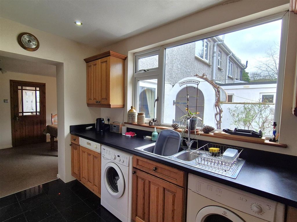 Property photo 3 of 23 Kitchen (3).Jpg