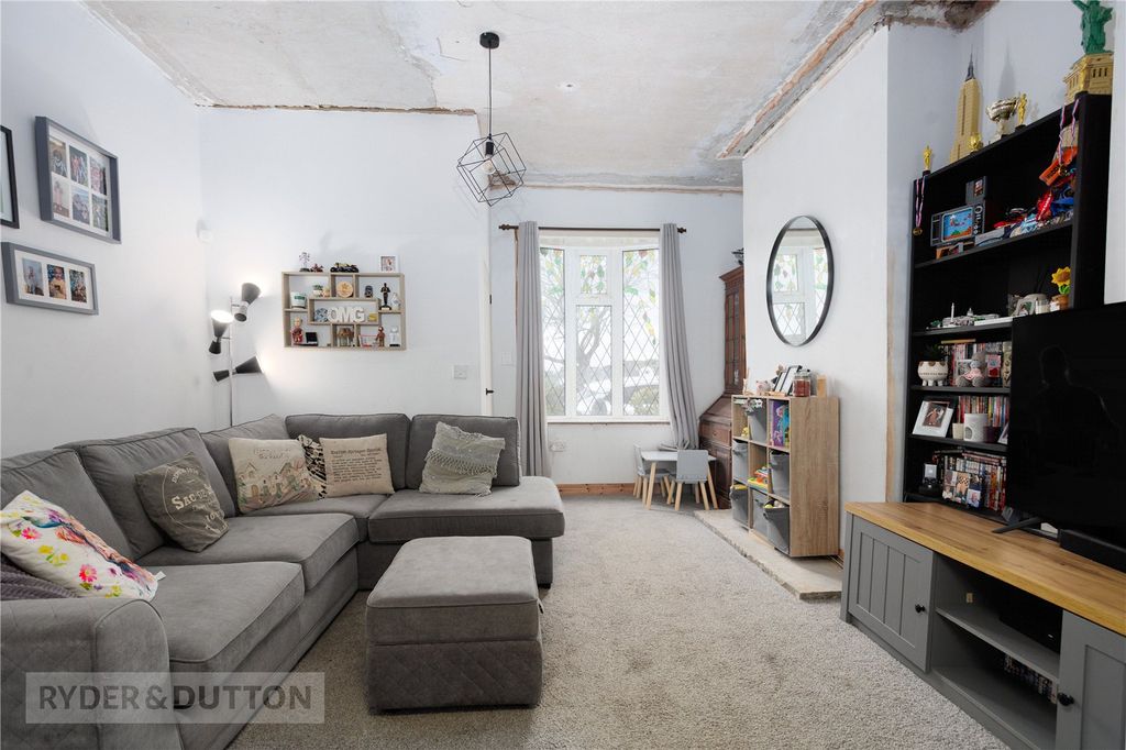 Property photo 1 of 19 Lounge