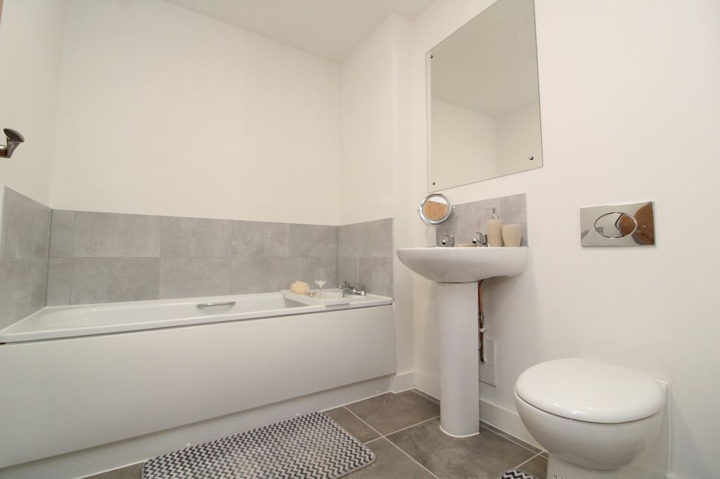 Property photo 3 of 6 Picture No. 15