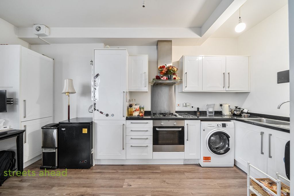 Property photo 2 of 14 d1Eb6A37-Dd7c-410...