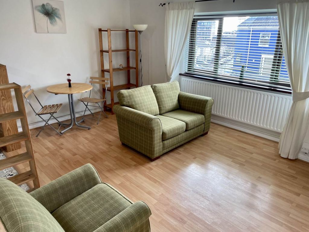 Property photo 3 of 13 Lounge 1