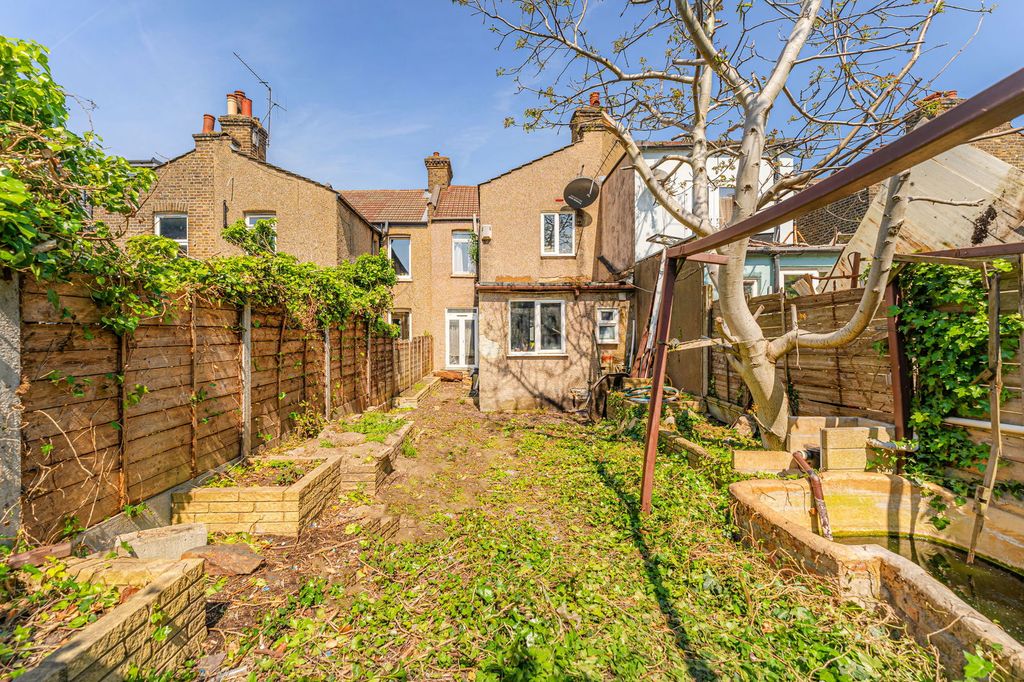 Property photo 2 of 21