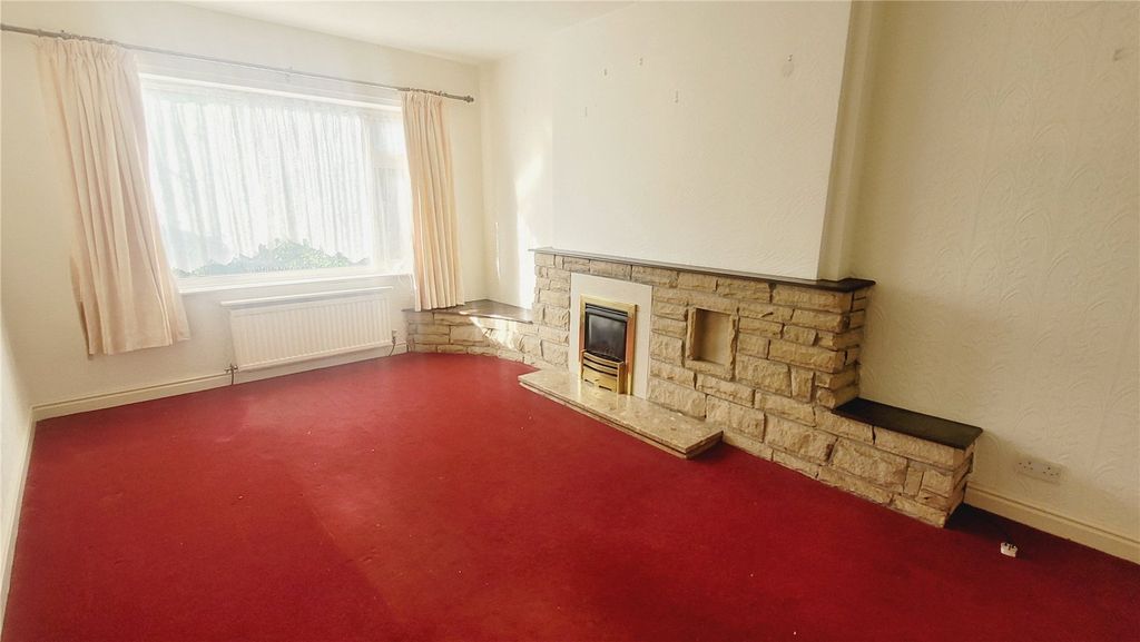 Property photo 3 of 14 Lounge
