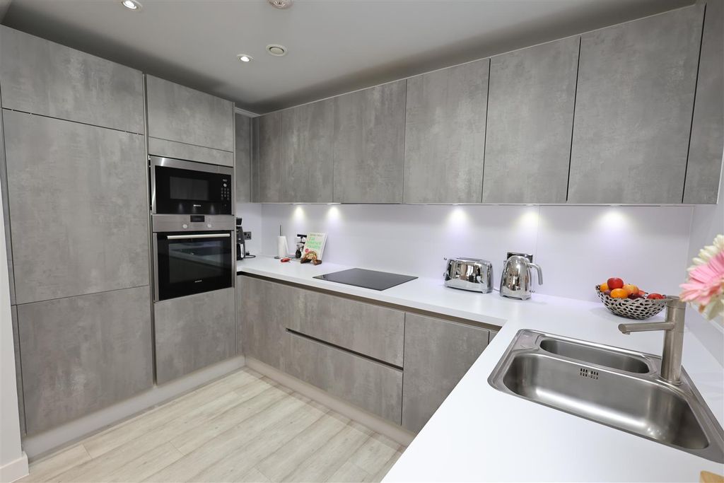 Property photo 3 of 24 Kitchen