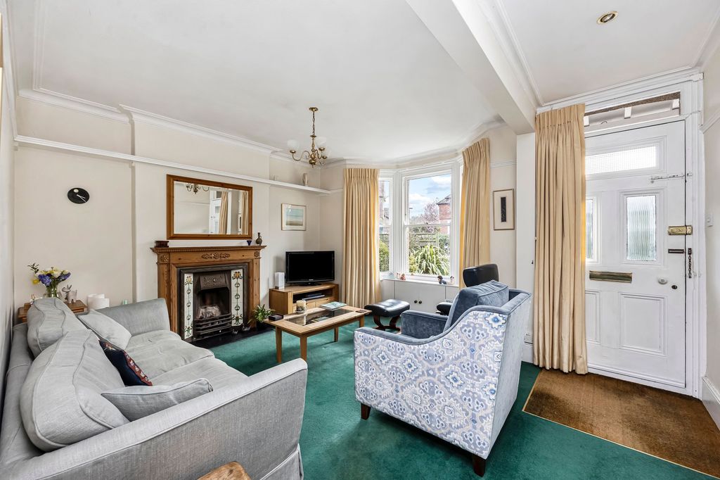 Property photo 2 of 20