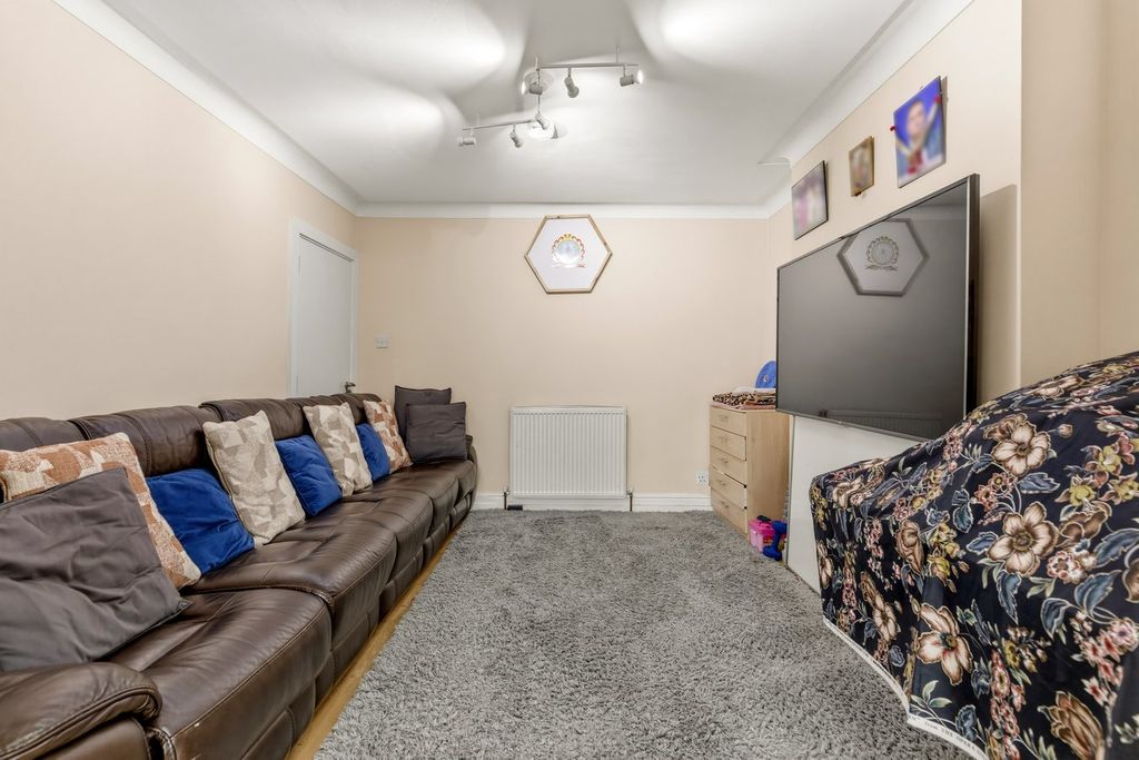 Property photo 2 of 22