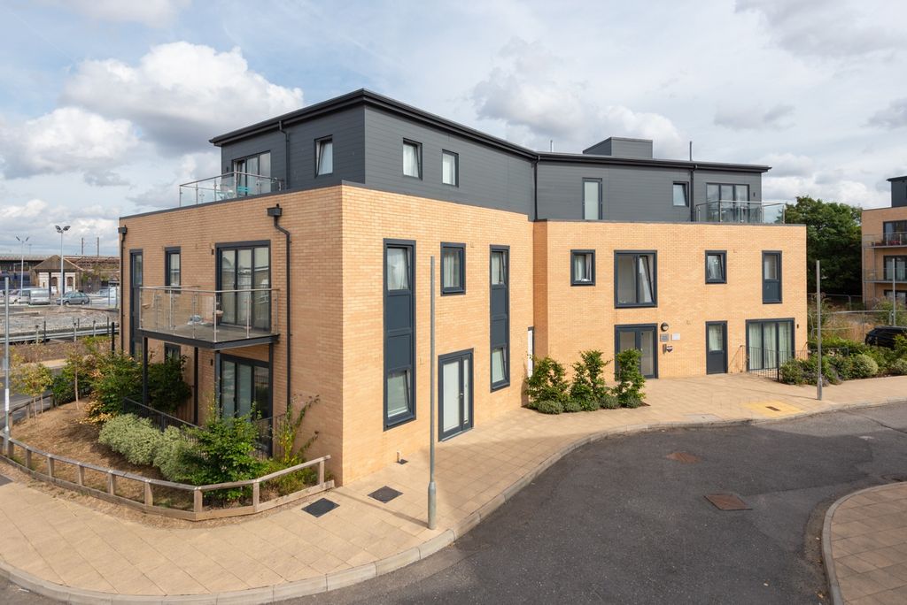 Property photo 1 of 9 4852453